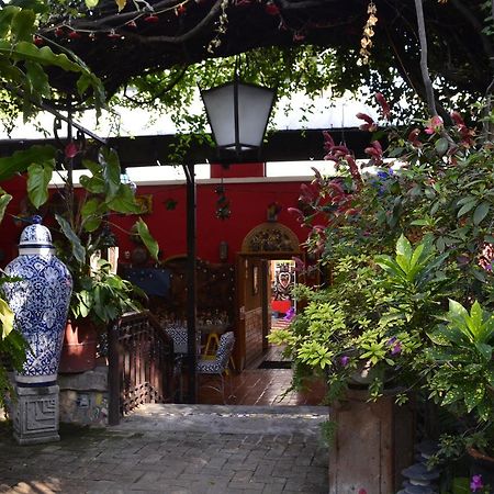 Casa De Las Flores Bed & Breakfast Tlaquepaque Dış mekan fotoğraf