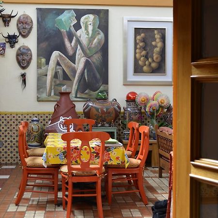 Casa De Las Flores Bed & Breakfast Tlaquepaque Dış mekan fotoğraf