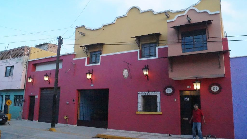 Casa De Las Flores Bed & Breakfast Tlaquepaque Dış mekan fotoğraf