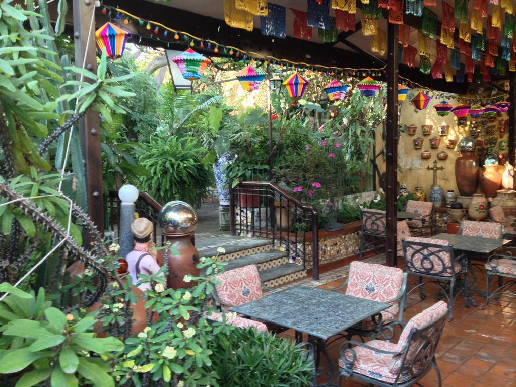 Casa De Las Flores Bed & Breakfast Tlaquepaque Dış mekan fotoğraf