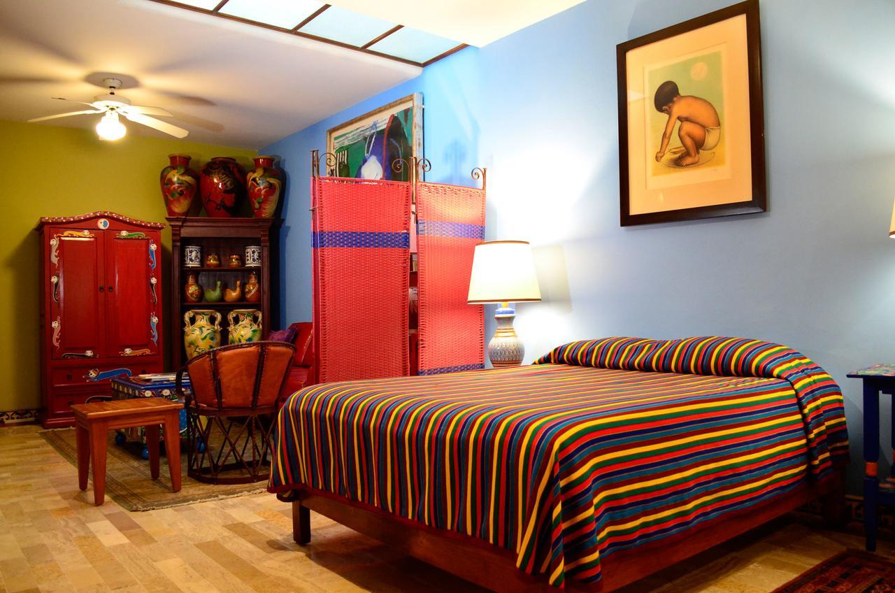 Casa De Las Flores Bed & Breakfast Tlaquepaque Dış mekan fotoğraf