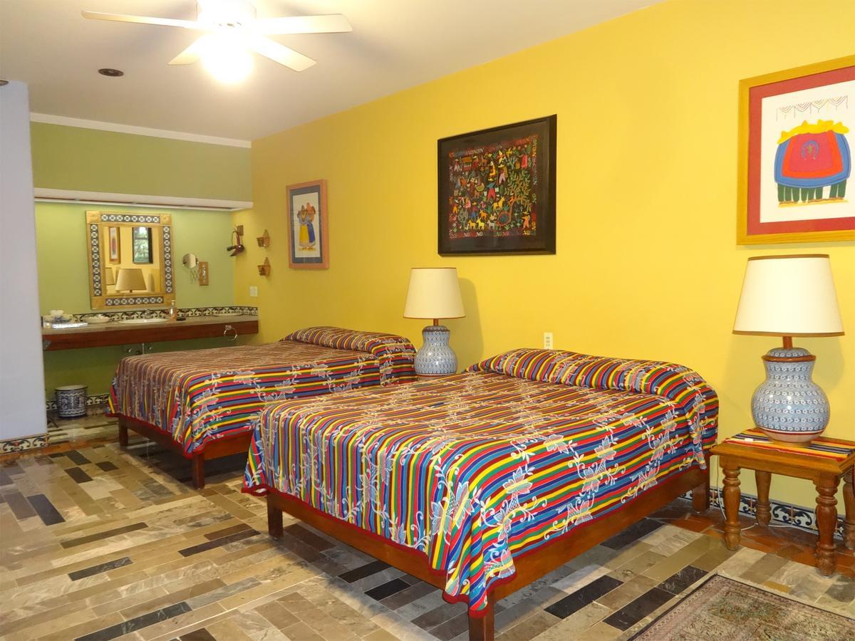 Casa De Las Flores Bed & Breakfast Tlaquepaque Dış mekan fotoğraf