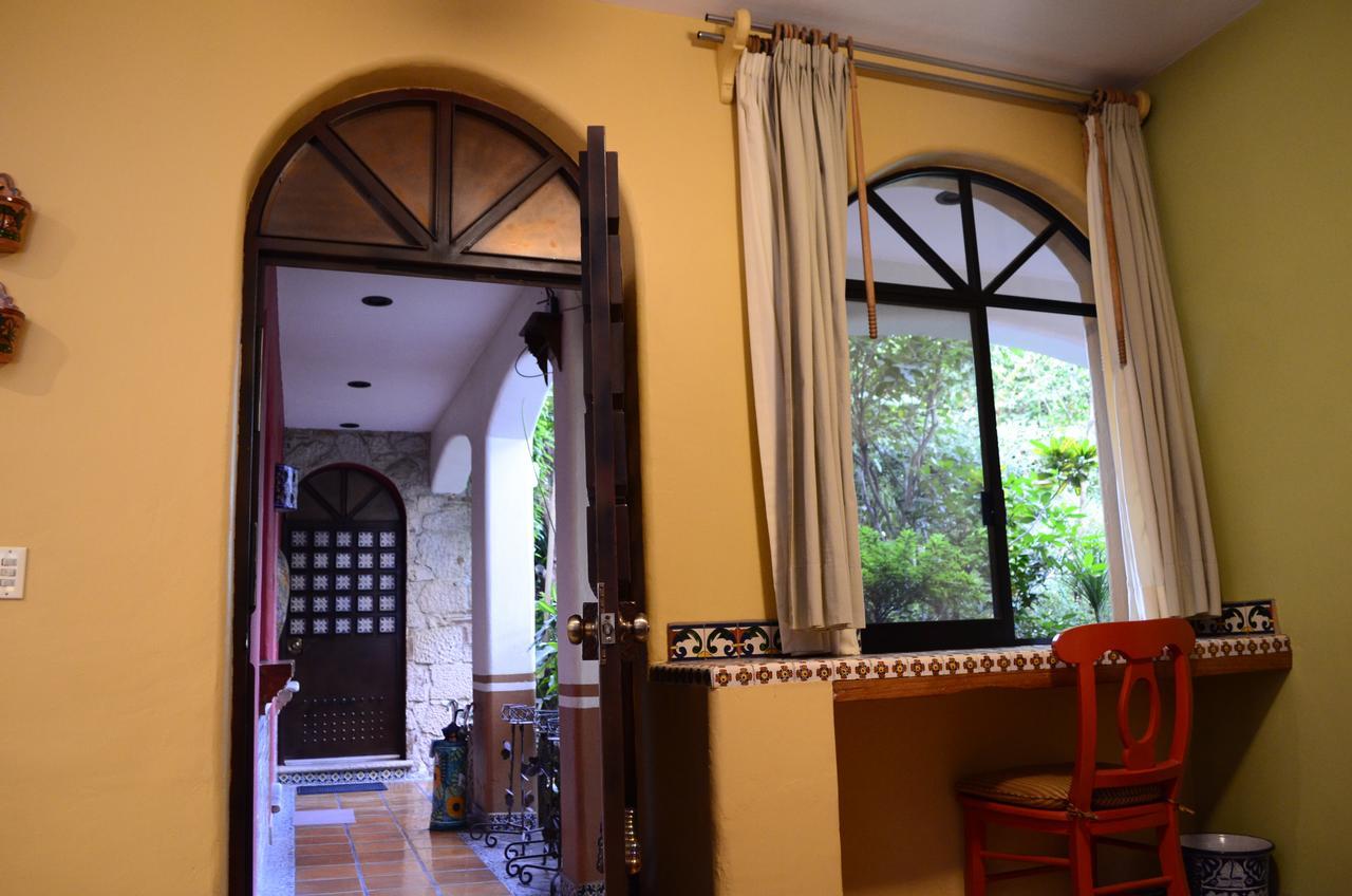 Casa De Las Flores Bed & Breakfast Tlaquepaque Dış mekan fotoğraf