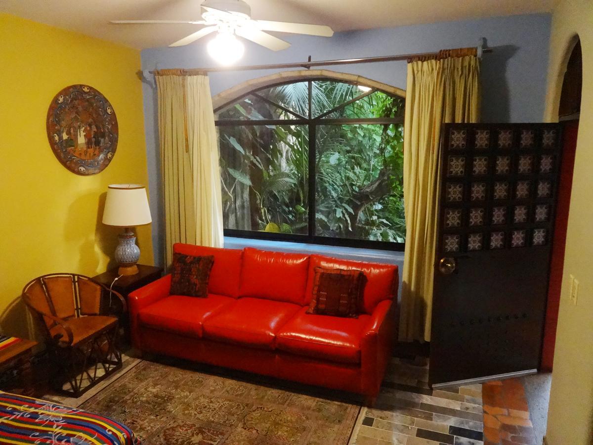 Casa De Las Flores Bed & Breakfast Tlaquepaque Dış mekan fotoğraf
