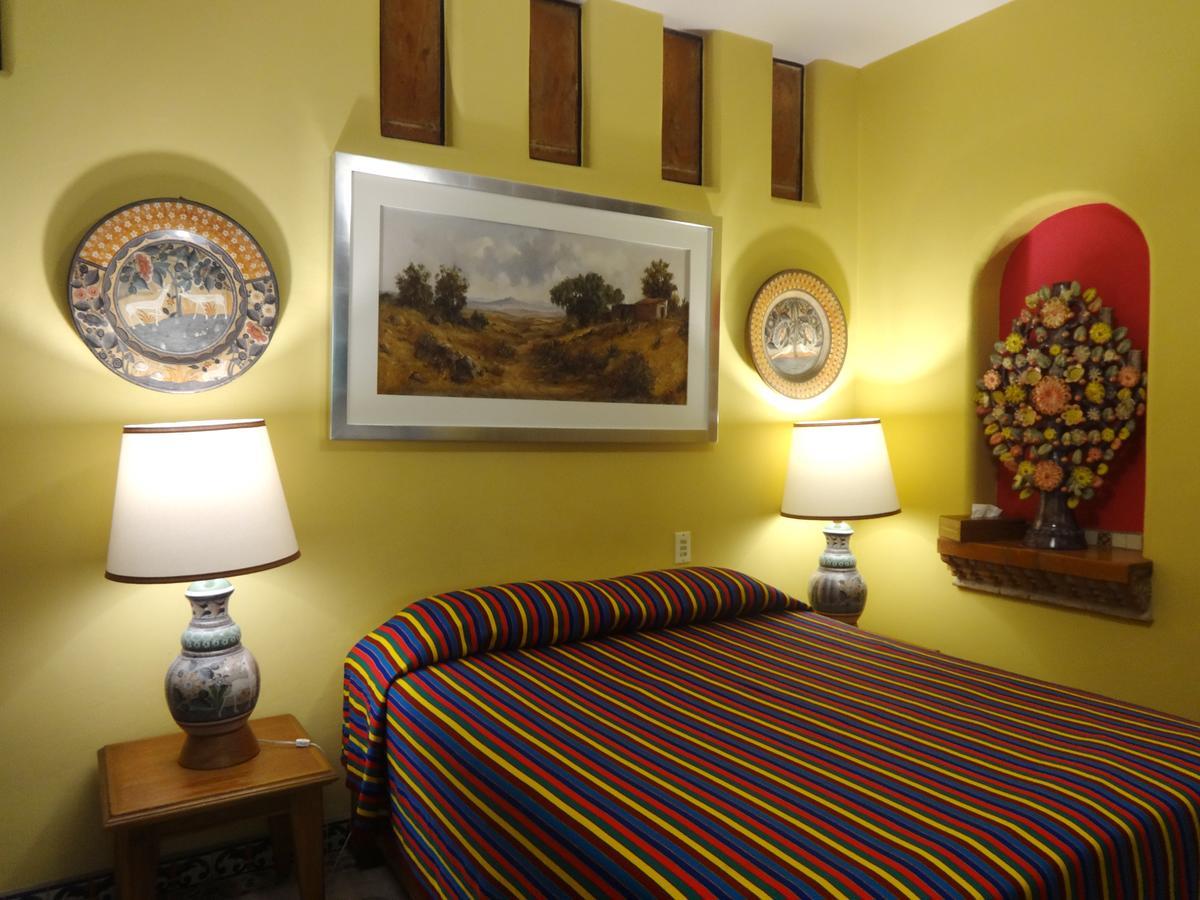 Casa De Las Flores Bed & Breakfast Tlaquepaque Dış mekan fotoğraf