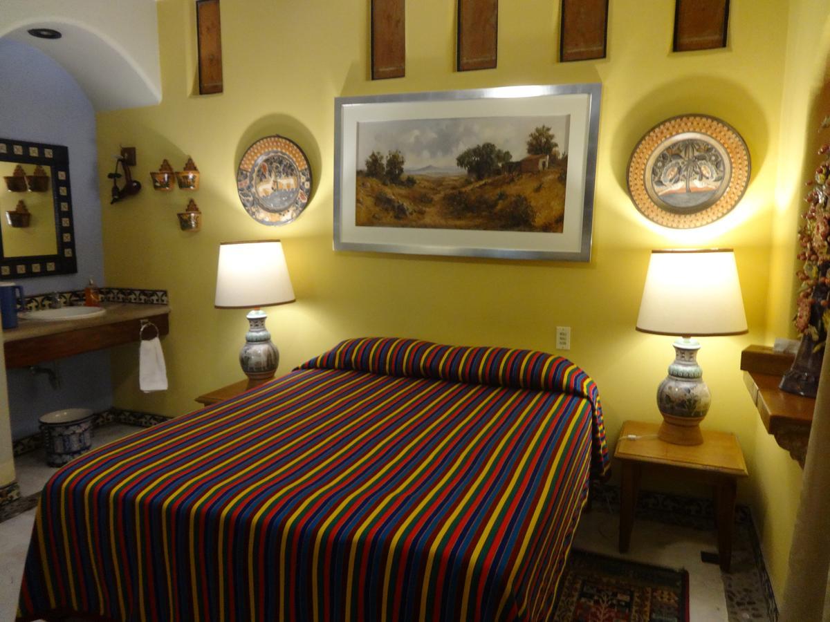 Casa De Las Flores Bed & Breakfast Tlaquepaque Dış mekan fotoğraf