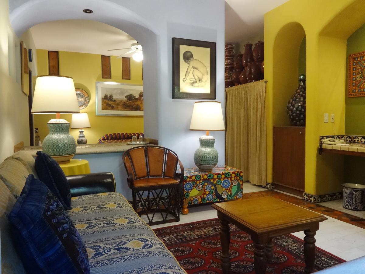 Casa De Las Flores Bed & Breakfast Tlaquepaque Dış mekan fotoğraf
