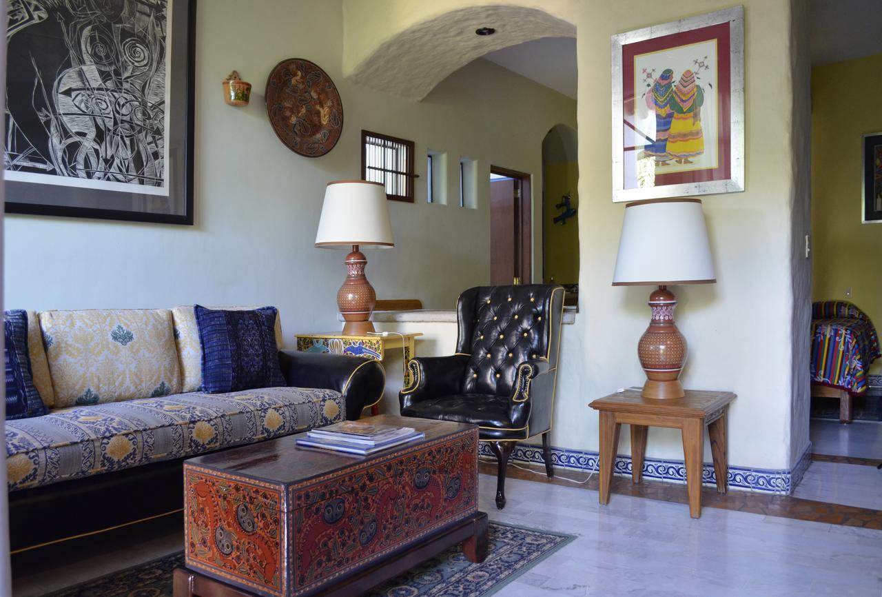 Casa De Las Flores Bed & Breakfast Tlaquepaque Dış mekan fotoğraf