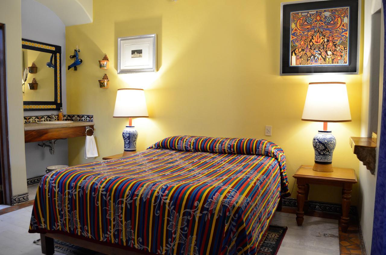 Casa De Las Flores Bed & Breakfast Tlaquepaque Dış mekan fotoğraf