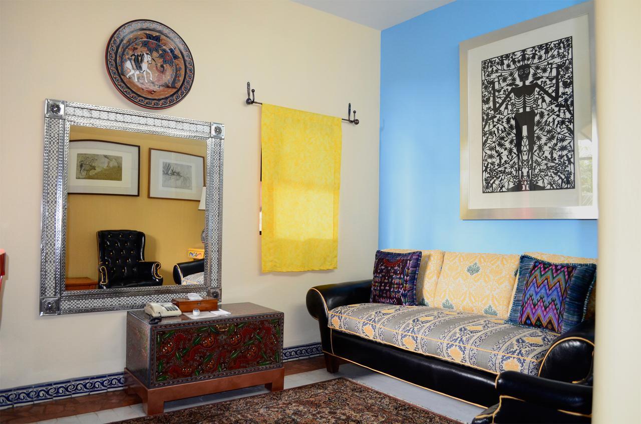 Casa De Las Flores Bed & Breakfast Tlaquepaque Dış mekan fotoğraf