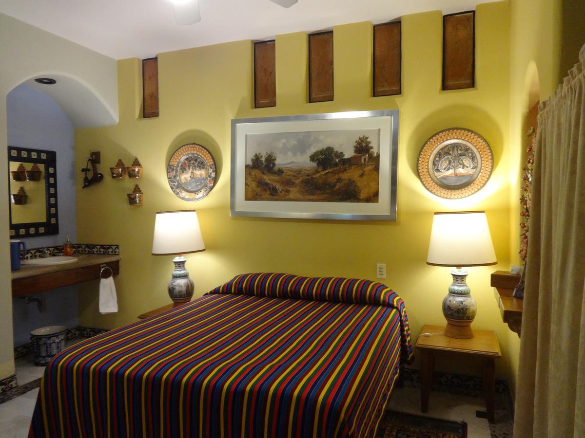 Casa De Las Flores Bed & Breakfast Tlaquepaque Dış mekan fotoğraf